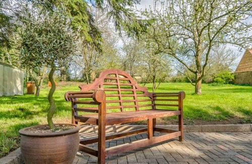 Earls Barton House | Boutique Historical Country House