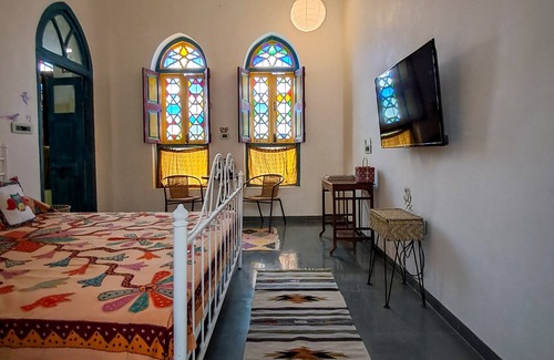 Udaipur Bed & Breakfast | Boutique Homestay With Art Center in Courtyard House