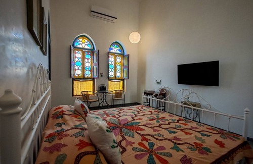 Udaipur Bed & Breakfast | Boutique Homestay With Art Center in Courtyard House