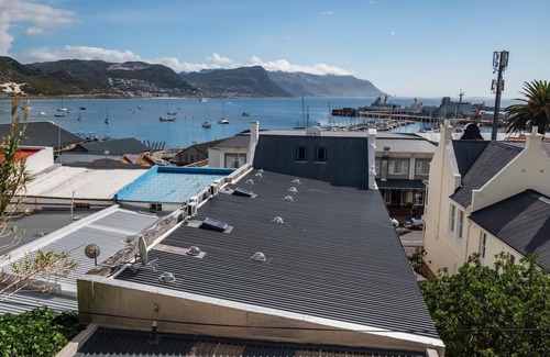 Simon's Town Apartment | Boutique Hotel Coastal Balcony Escape