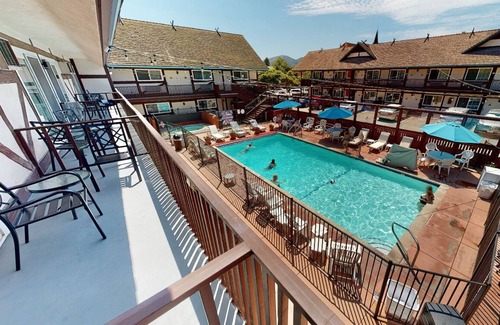 Solvang Apartment | Boutique Hotel Double Queen Balcony Room