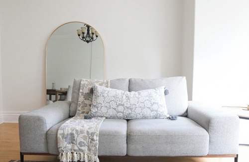 Peterborough Apartment | Boutique Hotel Style King Bed Centrally Located