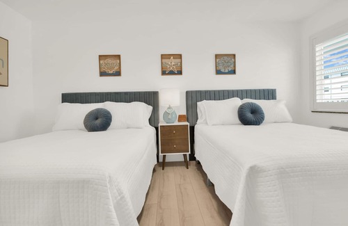 The Cove Hotel | Boutique Hotel 2 double beds with POOL, LOCATION! 1 block to BEACH/Restaurants