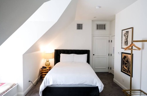 West Campus Hotel | Boutique Hotel with a Touch of History & Pool - Near Capitol Building