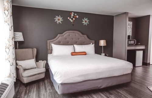 Zion Hotel | Boutique Hotel with Bonfire Gatherings & Quiet Mornings w/Garden Views