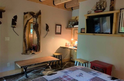 Tobermory House | Boutique Inn with Private Entrance