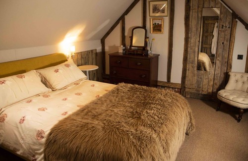 Odiham House | Boutique Luxury Barn sleeps 2-6