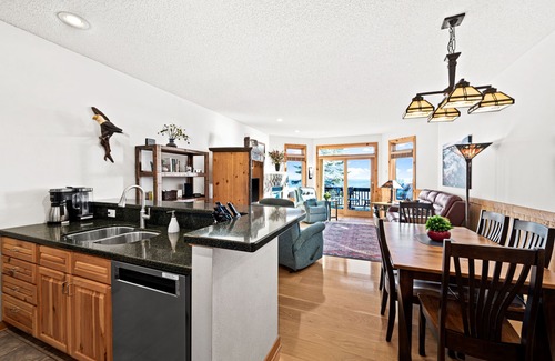Beaver Bay House | Boutique Luxury On Lake Superior! Stunning Views Sunrise/Moon Waves Romantic