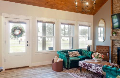 Grottoes House | Boutique Luxury Stay Near JMU with 2 King Suites & Fireplaces