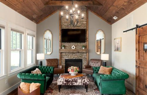 Grottoes House | Boutique Luxury Stay Near JMU with 2 King Suites & Fireplaces