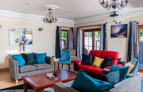MacMerry House | Boutique Mansion House