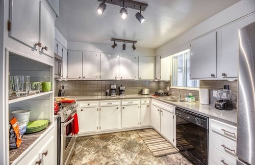 Lakewood Apartment | Boutique Medical Housing Near St Anthony Hospital