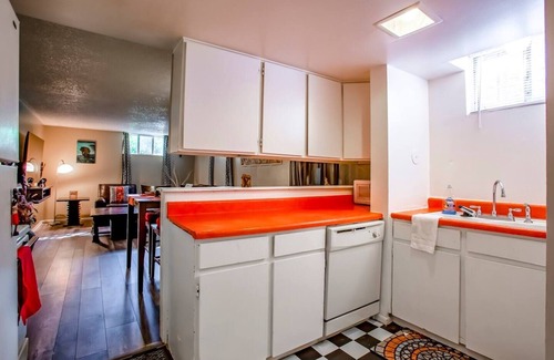East Colfax Apartment | Boutique Medical Housing 17B | Pet-Friendly Haven