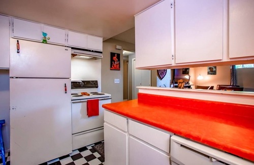 East Colfax Apartment | Boutique Medical Housing 17B | Pet-Friendly Haven