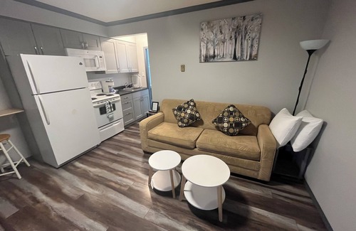Okanagan-Similkameen Hotel | Boutique motel with private beach access & full kitchen