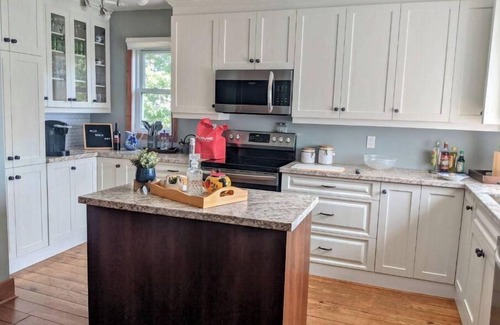 Sundridge House | Boutique Muskoka Oasis. ★Waterfront★Firepit★Hottub
