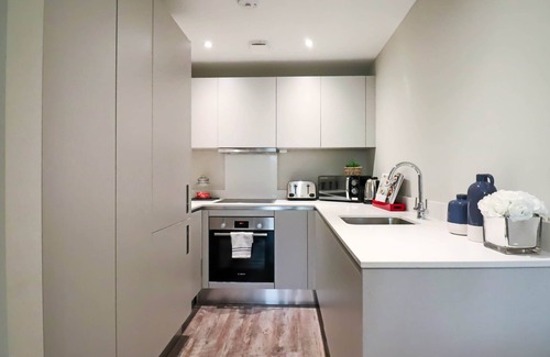 Welwyn Garden City Apartment | Boutique One Bedroom in Welwyn Garden City - Free Wifi