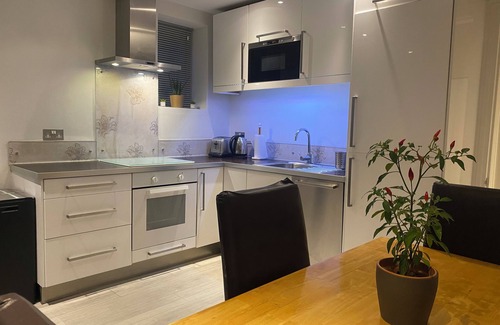Thamesfield Apartment | Boutique Riverside Apartment