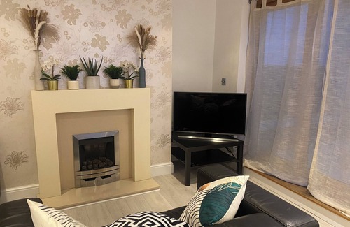 Thamesfield Apartment | Boutique Riverside Apartment
