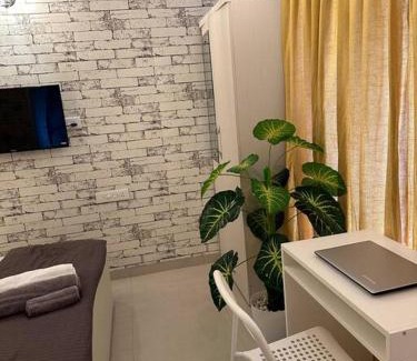Koregaon Park Apartment | Boutique Room in Koregaon Park. WiFi, Ac, Smart Tv