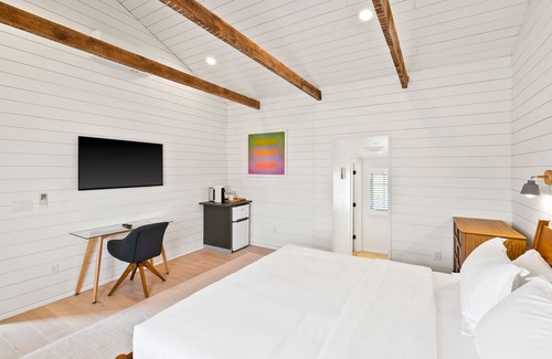 North Downtown Hotel | Boutique Room steps from Downtown Mall | Rose Jean - Room #3