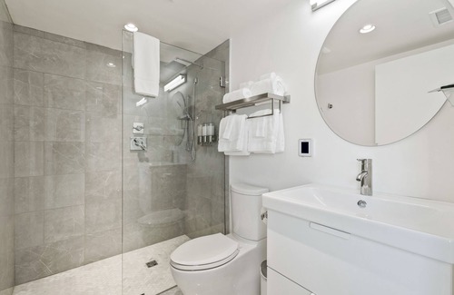 Ridge St. Hotel | Boutique Room steps from Downtown Mall | Rose Jean - Room #4