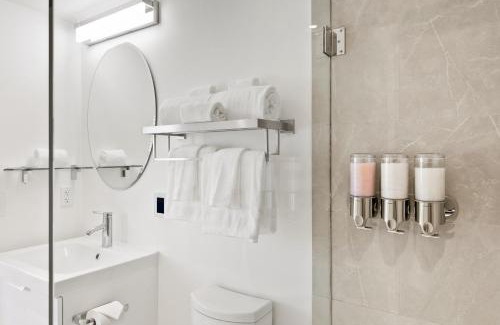 North Downtown Hotel | Boutique Room steps from Downtown Mall Rose Jean Room 3