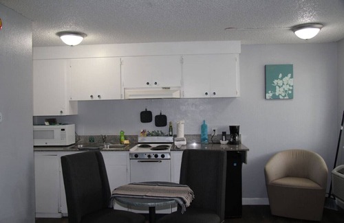West Hills Apartment | Boutique Room with Kitchen -Naval Suites