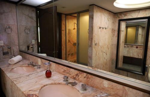 Ciudad Satelite House | Boutique Rosas - Satèlite