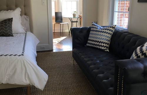 Greenwich Apartment | Boutique Stay 2C in Heart of Downtown