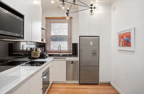 Armadale North Apartment | Boutique Stays - Cherrybombe