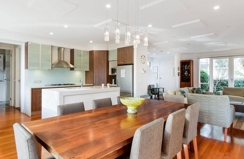 Glen Iris House | BOUTIQUE STAYS - Maple on Kent
