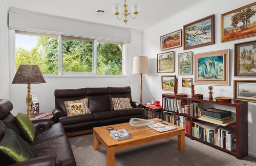 Mount Waverley House | BOUTIQUE STAYS - That 70s House