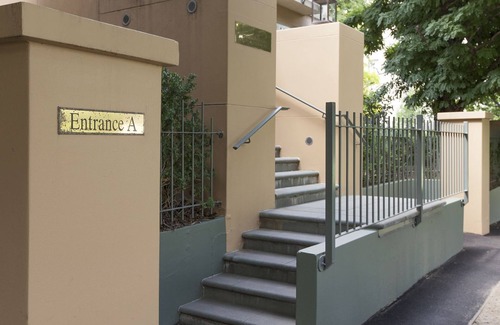 East Melbourne Apartment | BOUTIQUE STAYS - Wellington Mews