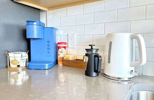 Poplar Apartment | Boutique Studio with Rooftop View and Gym