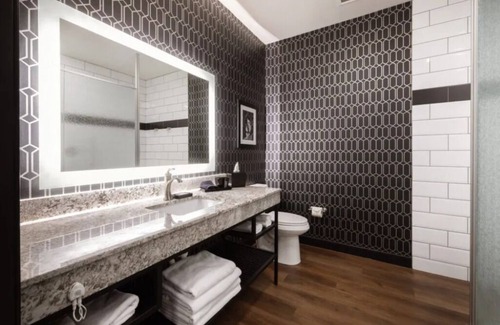 Parker Hotel | Boutique-Style Comfort with the Feel of a Luxury Retreat