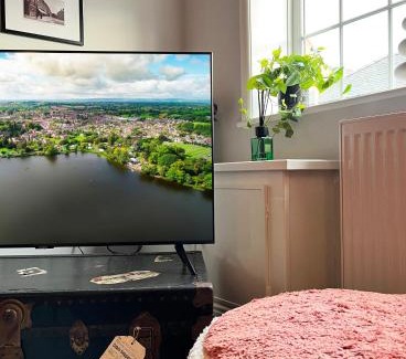 Ellesmere House | Boutique style cosy cottage