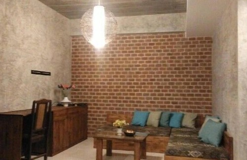 Nong Phueng House | Boutique Townhouse 15 Minutes To Town