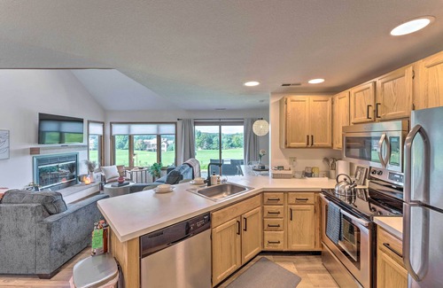 The Galena Territory House | Boutique townhome w/fire pit, KING bed, mezzanine loft & golf views!
