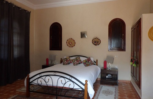 Ida Ougourd Bed & Breakfast | Bouzama room breakfast included, pool view