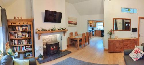 Bettystown House | Bovinda Cottage - By the Beach, Bettystown