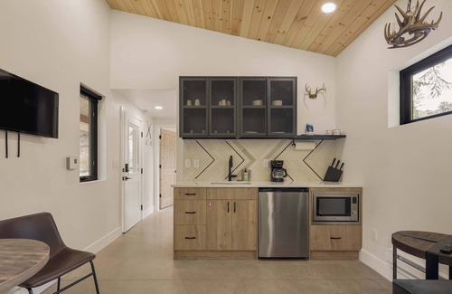 Grant Cabin | Bow & Arrow, Creekside Sauna, Cold Plunge