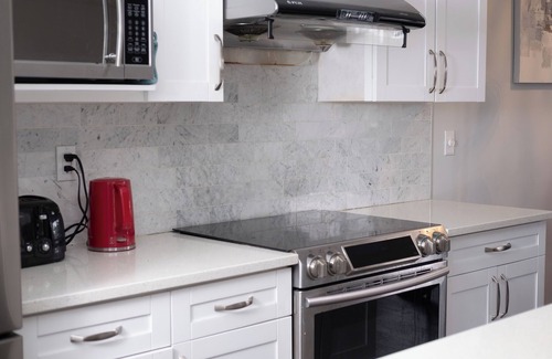 Sunnyside House | Bow River Retreat:Single Room w/Shared Amenities
