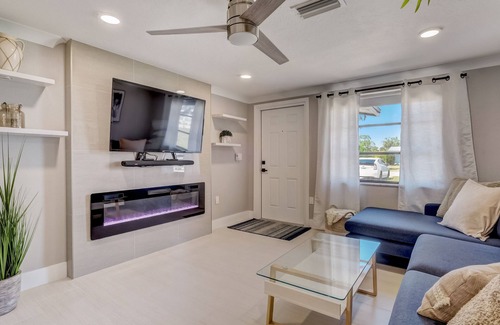 Englewood House | Bow-Tie Suite