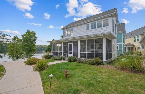 Ottawa House | Bow Wow on the River