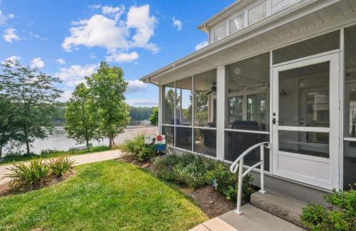 Ottawa House | Bow Wow on the River