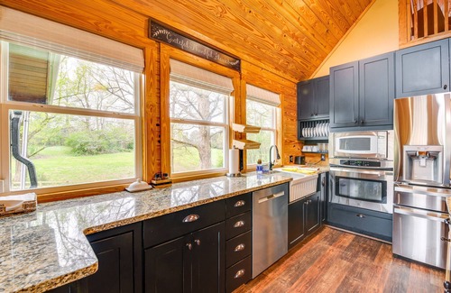 Bowdon Junction Cabin | Bowdon Cabin Stay Near Atlanta, Private Pool!