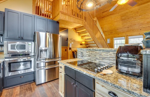 Bowdon Junction Cabin | Bowdon Cabin Stay Near Atlanta, Private Pool!