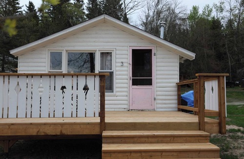 Sioux Narrows Nestor Falls Cabin | Bowerbird Beach Camp Cabin #3