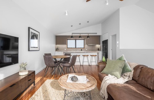 Bright House | Bowen- Art House Townhouses - An Art Inspired Townhouse, featuring 2 bedrooms and 2 bathrooms